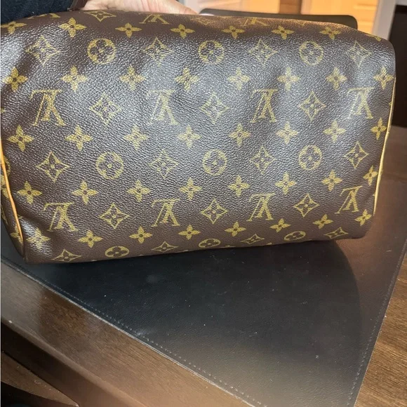 Louis Vuitton Brown Interior with Tan Trim - Picture 5 of 8